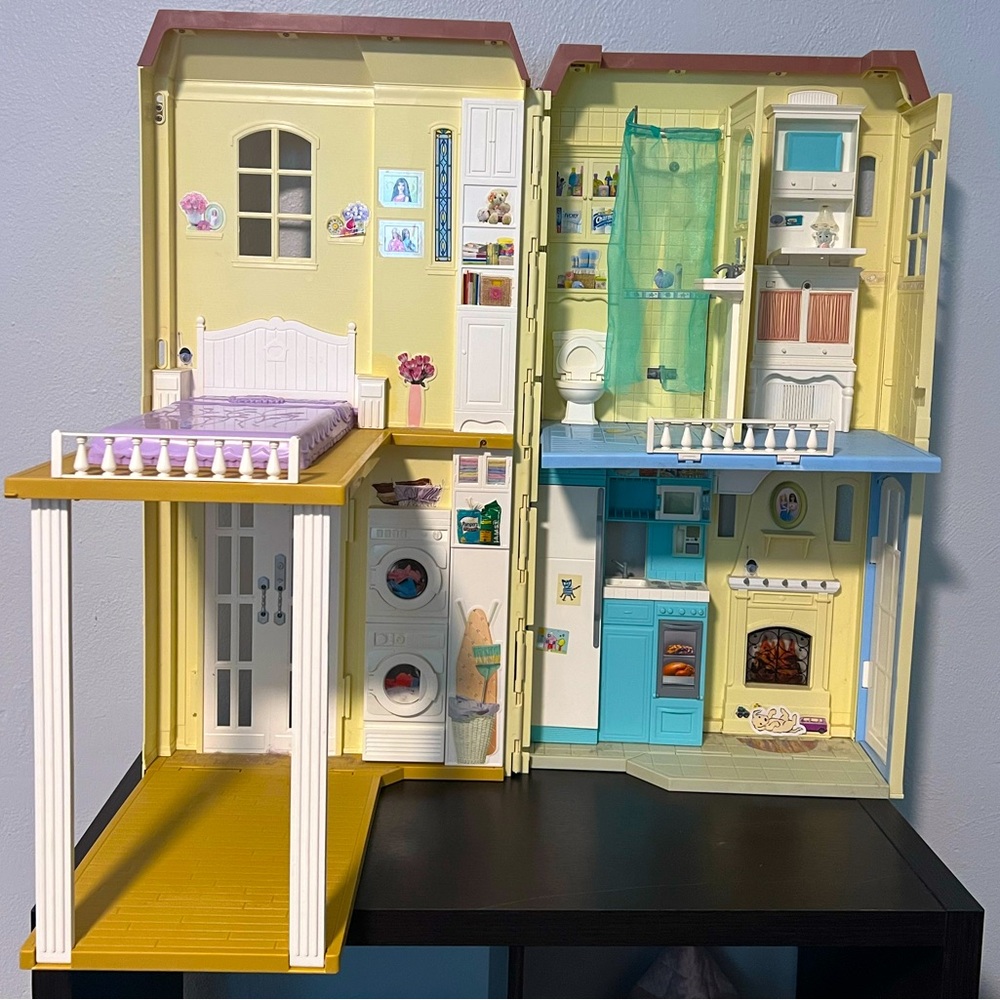 2004 Mattel Barbie Happy Family Smart House Dollhouse